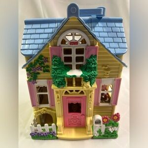 2000 Mattel Fisher-Price Sweet Streets country cottage ( no accessories)